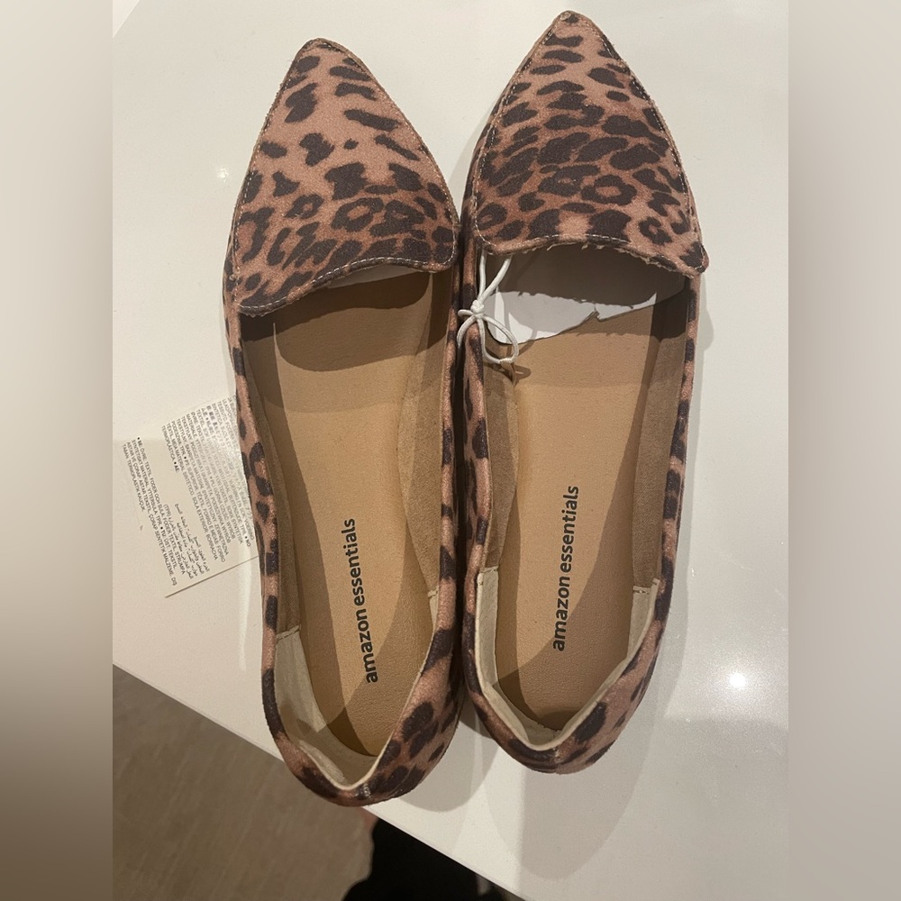 Women’s NWT leopard pointed toe ballet flats. NWT. Size 7.5.